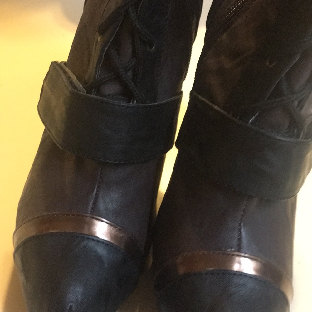 Boots - Picture 5 of 8